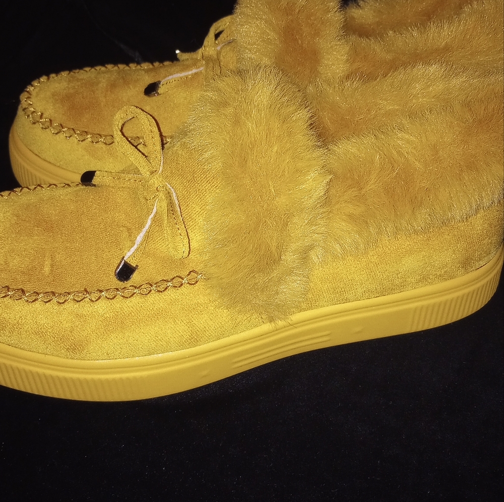 Comfy MOCCASINS - Picture 10 of 14